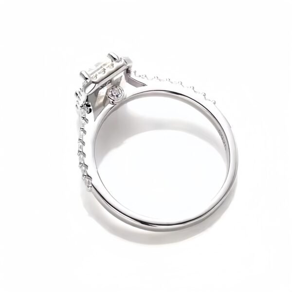 1.0ct Baguette Moissanite Engagement Ring - Image 4