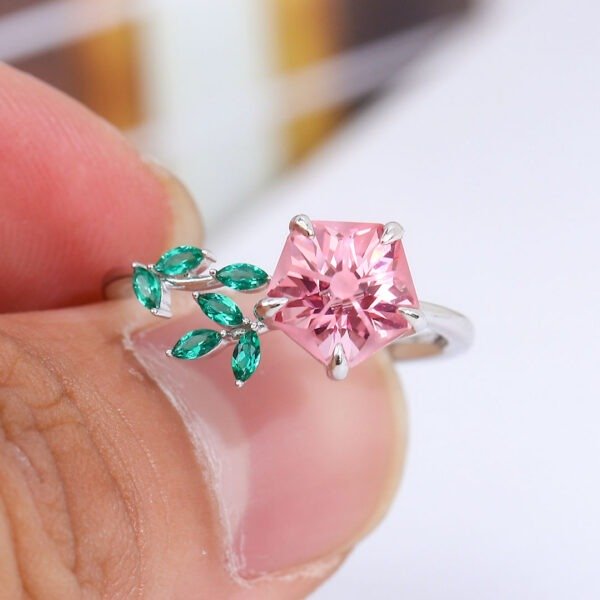 Luxury Five-pointed Star Gemstone Ring - Image 3