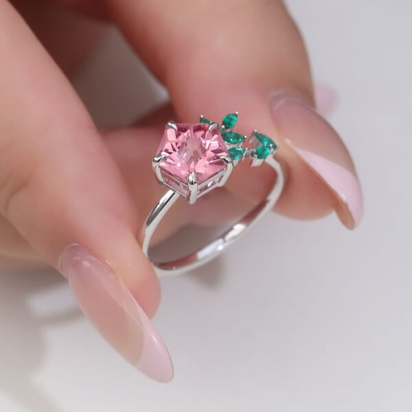 Luxury Five-pointed Star Gemstone Ring - Image 4