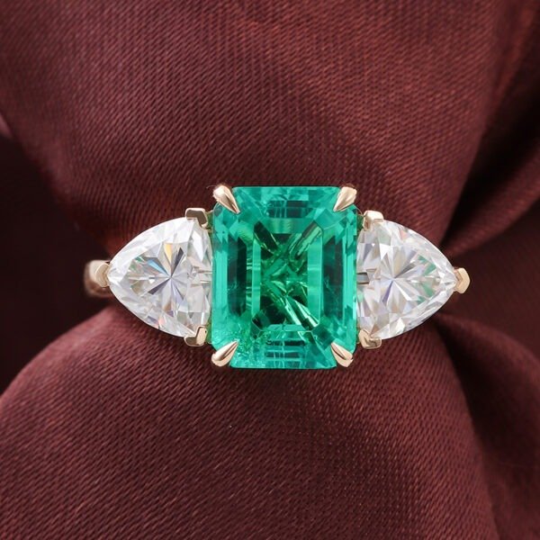 18K Gold 3.0 Carat Emerald Diamond Ring - Image 5