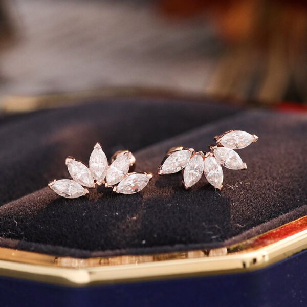 Crown Shaped Moissanite Stud Earring - Image 5