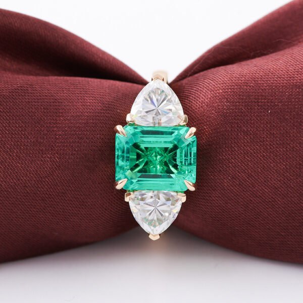 18K Gold 3.0 Carat Emerald Diamond Ring - Image 6