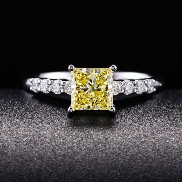 18K white gold 1.0g square yellow diamond ring - Image 2