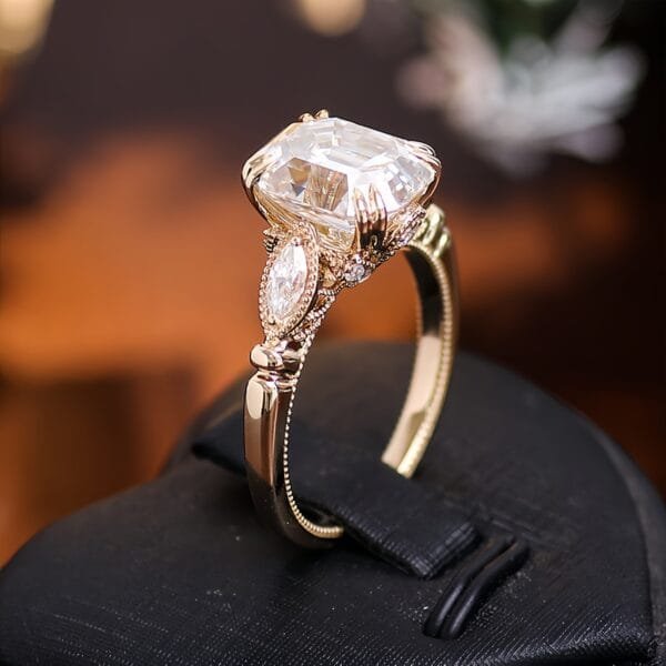 18K White Gold Moissanite Ring - Image 4