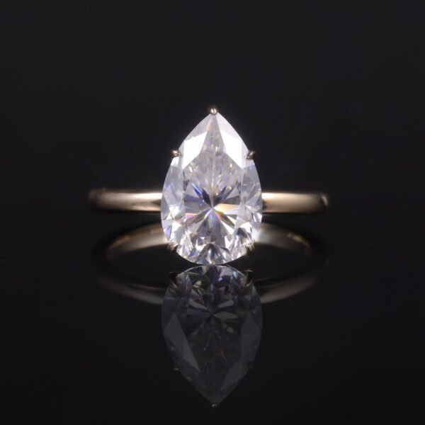 18K gold 4.0 carat pear-shaped Moissanite Ring