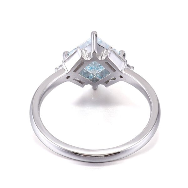 2.0 carat Princess cut aquamarine Engagement Ring - Image 5