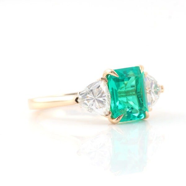 18K Gold 3.0 Carat Emerald Diamond Ring - Image 9