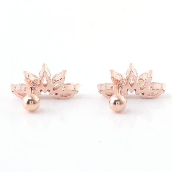 Crown Shaped Moissanite Stud Earring - Image 8