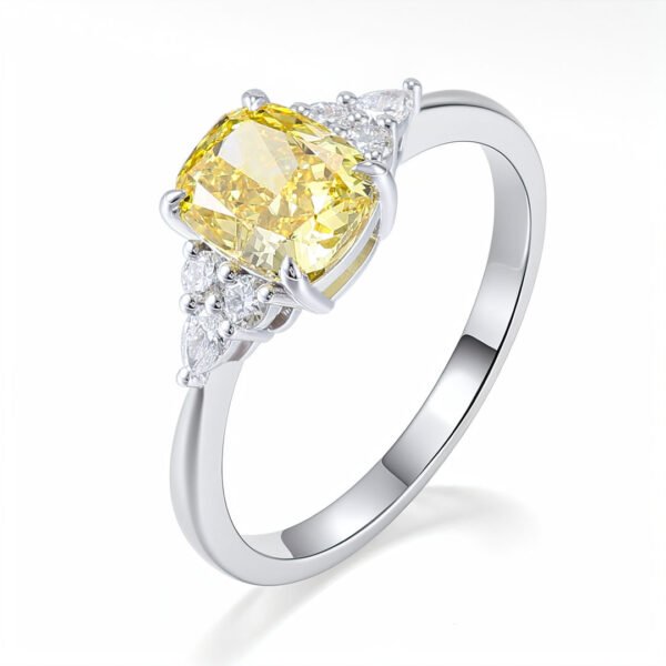 1.0 carat rectangular yellow diamond Ring - Image 4