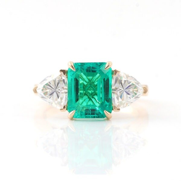 18K Gold 3.0 Carat Emerald Diamond Ring