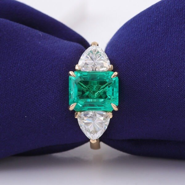 18K Gold 3.0 Carat Emerald Diamond Ring - Image 3