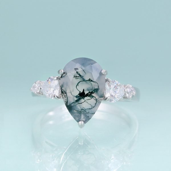 Moss agate pear-shaped ring in silver
