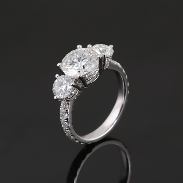 2.0ct Round Brilliant Cut Moissanite Three-Stone Ring - Image 3