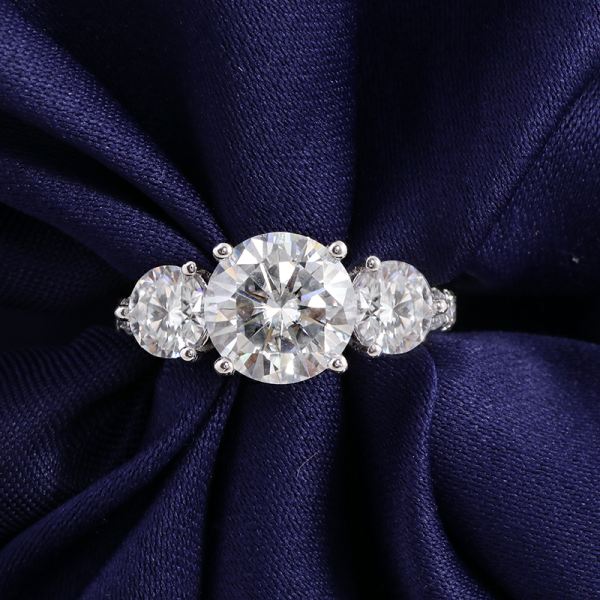 2.0ct Round Brilliant Cut Moissanite Three-Stone Ring - Image 4
