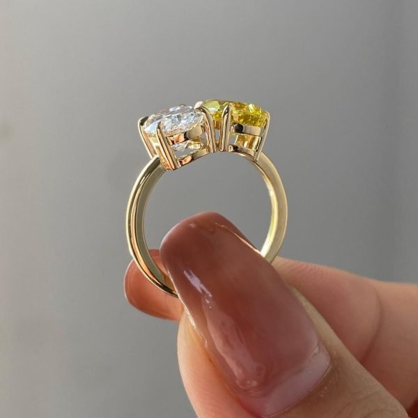 4ct(TW) Moissanite Toi Et Moi Ring Yellow Pear&White Oval - Image 2