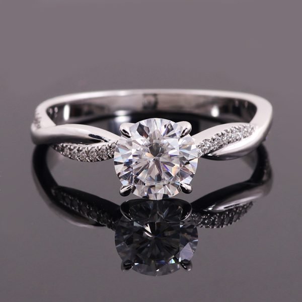 Elegant Twisted Band Moissanite Engagement Ring - Image 2