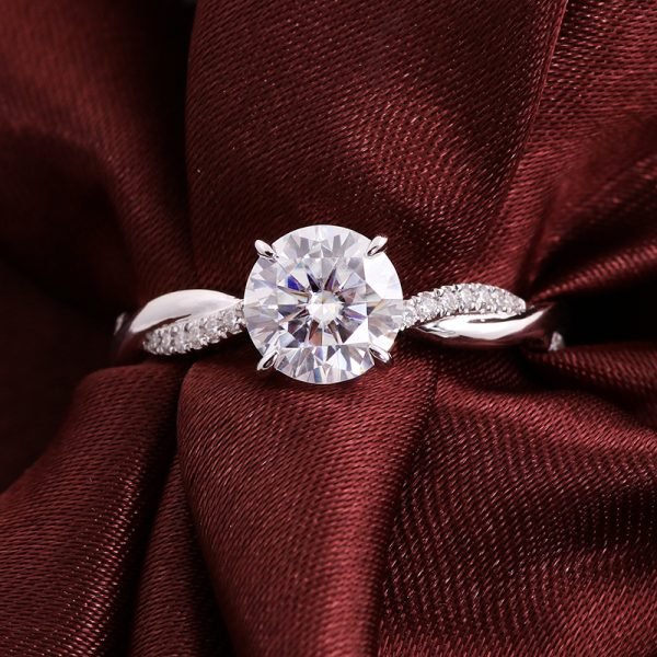 Elegant Twisted Band Moissanite Engagement Ring - Image 6