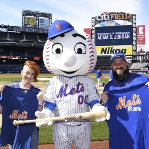 114082019082421-baseball-mets-proposal-adam-brunelle3
