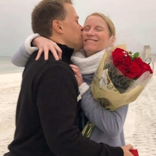 118042019082744-ryan-kristen-beach-proposal